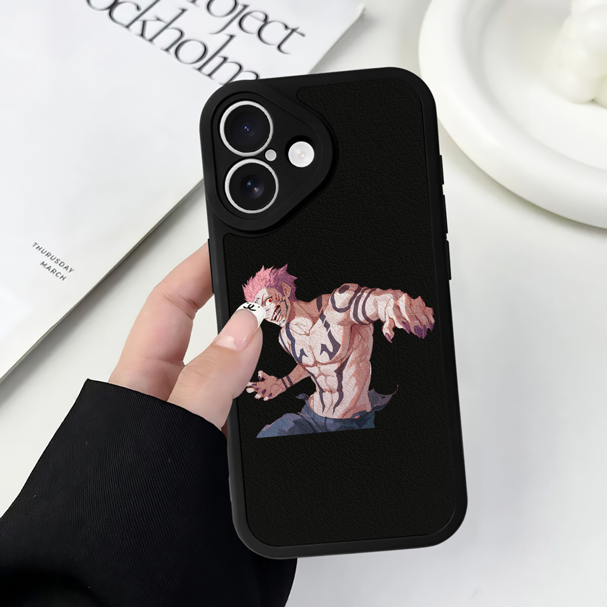 （画像用） 呪術廻戦 Jujutsu Kaisen 【iPhone 16シリーズ対応】シリコンスマホケース（レザー調） 材質：シリコン